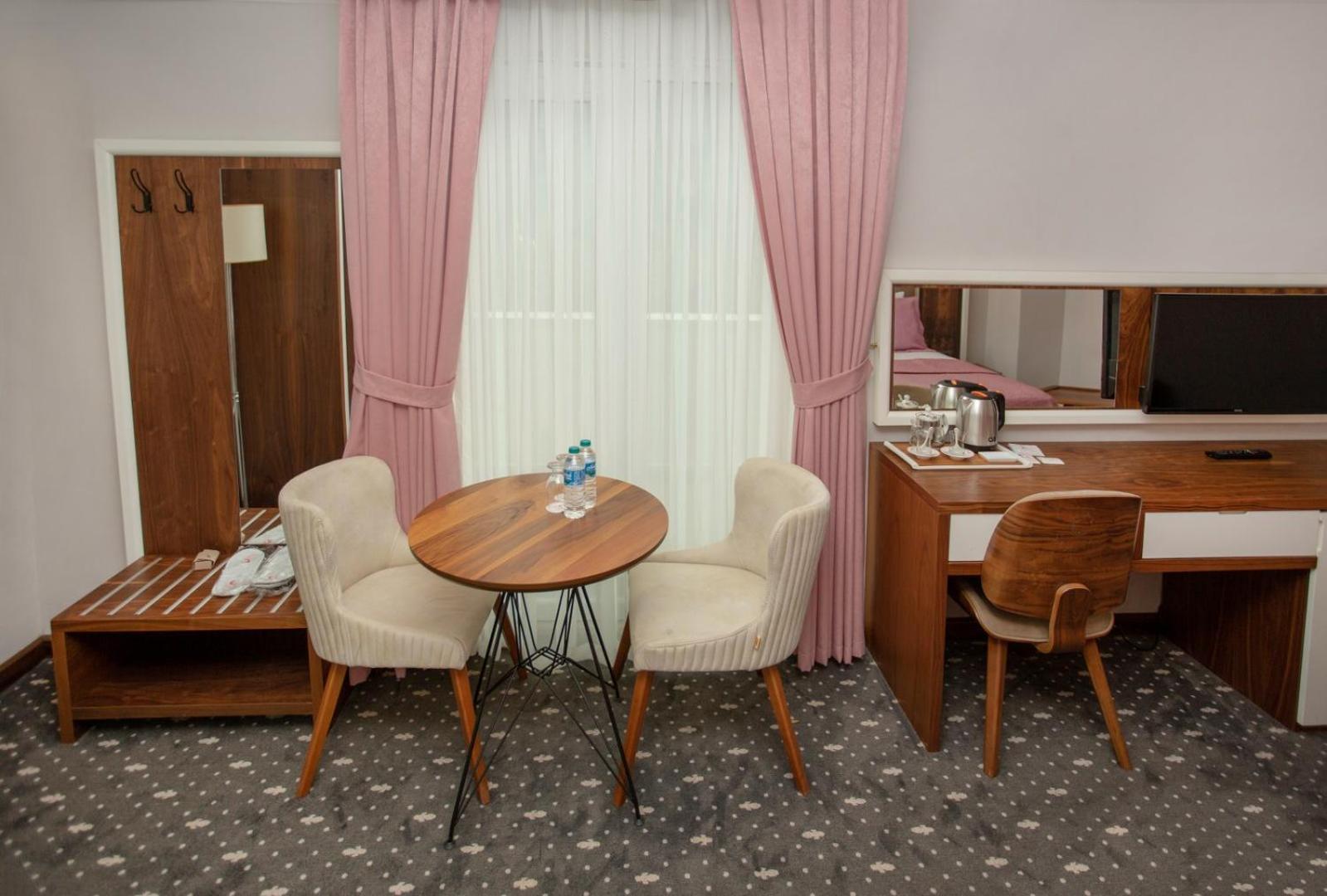 Macka Jolnar Garden Hotel מראה חיצוני תמונה